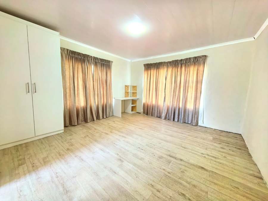 To Let 4 Bedroom Property for Rent in Vaalpark Free State